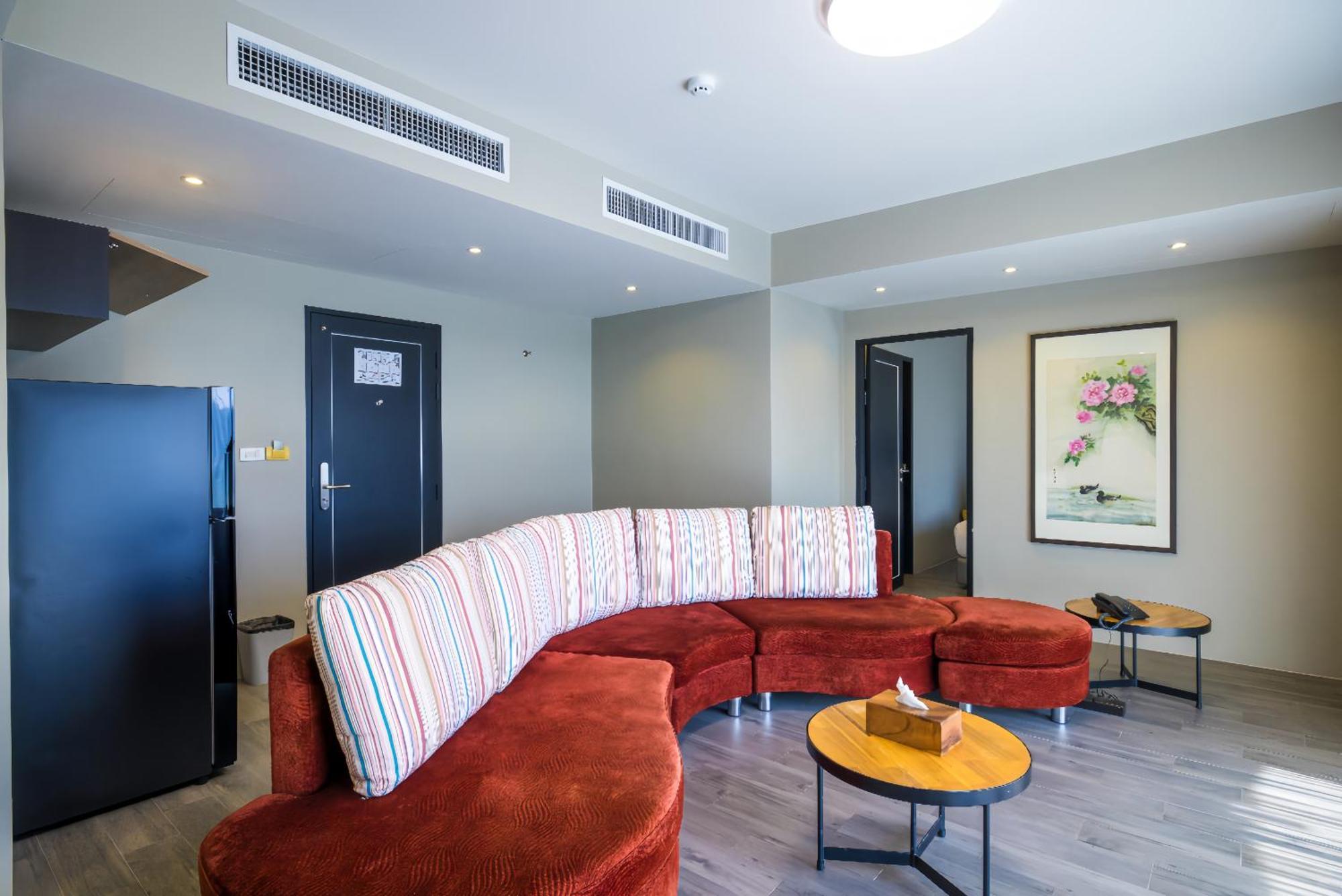 Kana Triple L Hotel Phuket普吉岛卡娜3L酒店 Patong Exterior foto